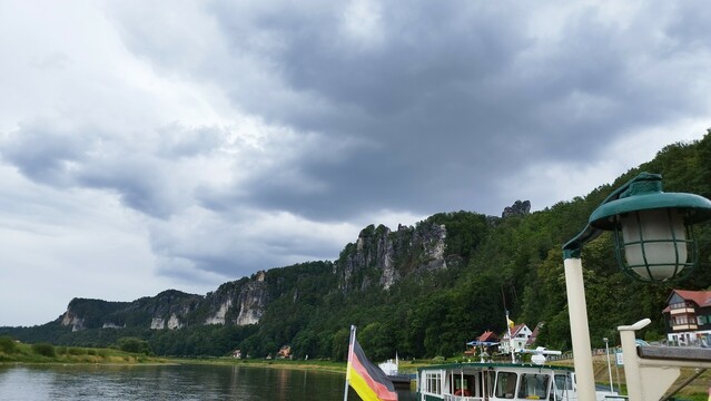 Blick von der Fähre zur Bastei 