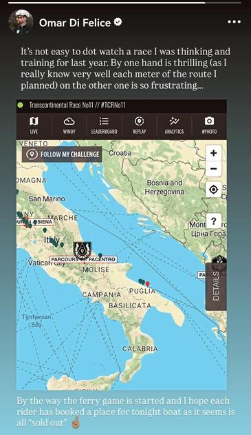 Das Bild zeigt eine Social-Media-Post von Omar Di Felice, einem bekannten Radrennfahrer, der über die Transcontinental Race No11 spricht. Der Text beschreibt seine Emotionen, während er das Rennen verfolgt, für das er ein Jahr trainiert hat und nun nicht teilnehmen kann. Er findet es aufregend, da er die Route gut kennt, aber auch frustrierend, da er nicht teilnehmen kann. 

Im Hintergrund ist eine Karte von Italien zu sehen, mit den verschiedenen Dots der Teilnehmenden

Unter dem Text erwähnt …