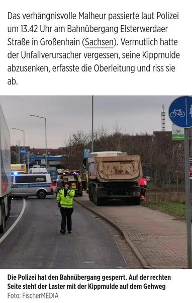 Ein 40 Tonne steht auf einem Geh- & Radweg 