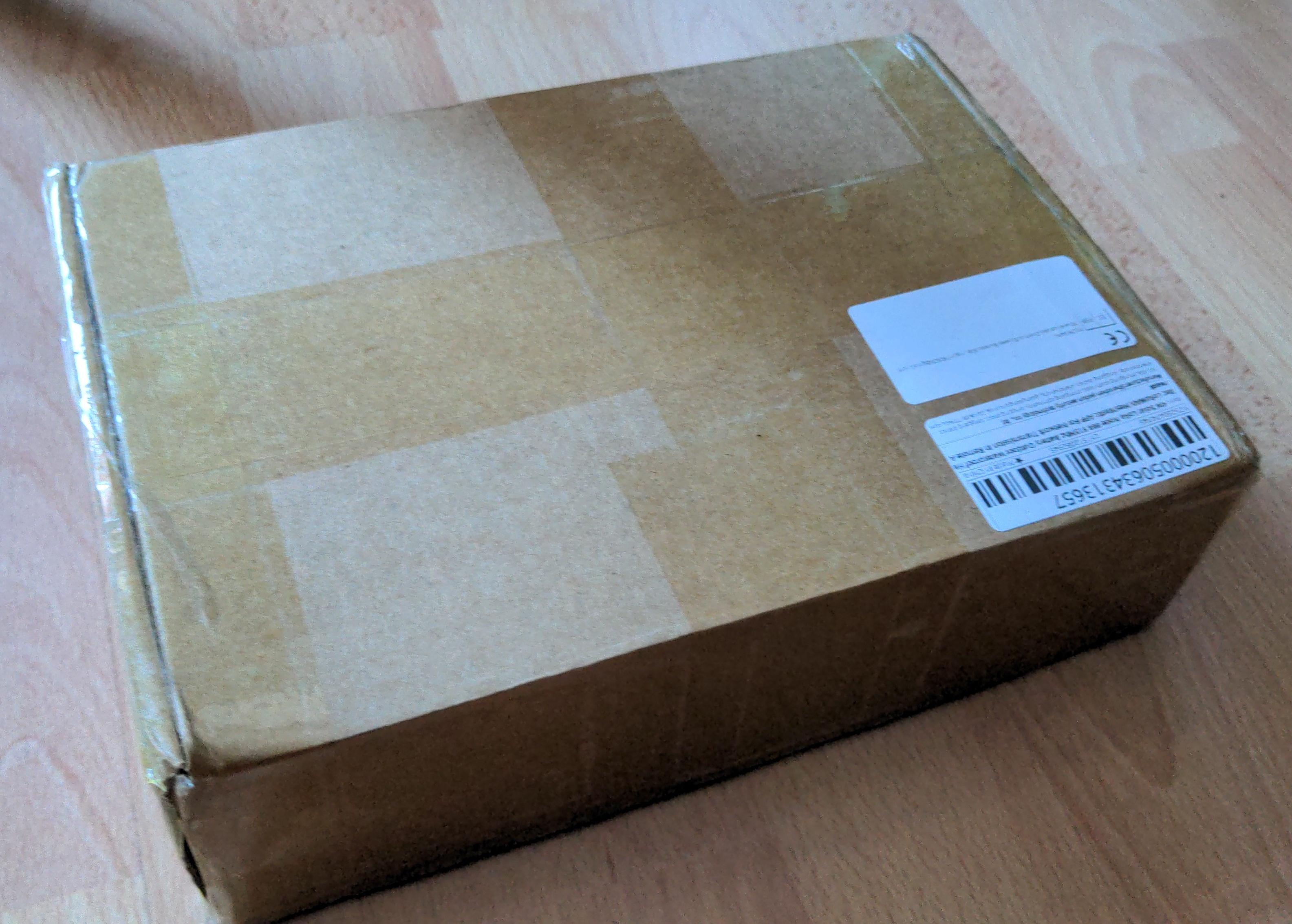 Päckchen zugeklappt, ca 5x15x20cm.