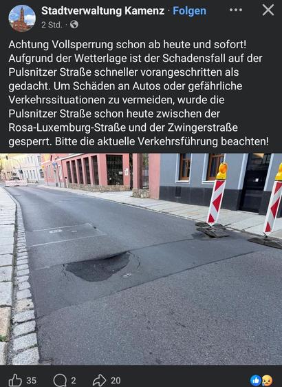 Ein Screenshot eines Facebook-Beitrags der Stadtverwaltung Kamenz, bestehend aus einem Text und einem Foto. Der Text im Beitrag lautet: „Achtung Vollsperrung schon ab heute und sofort! Aufgrund der Wetterlage ist der Schadensfall auf der Pulsnitzer Straße schneller vorangeschritten als gedacht. Um Schäden an Autos oder gefährliche Verkehrssituationen zu vermeiden, wurde die Pulsnitzer Straße schon heute zwischen der Rosa-Luxemburg-Straße und der Zwingerstraße gesperrt. Bitte die aktuelle Verkeh…
