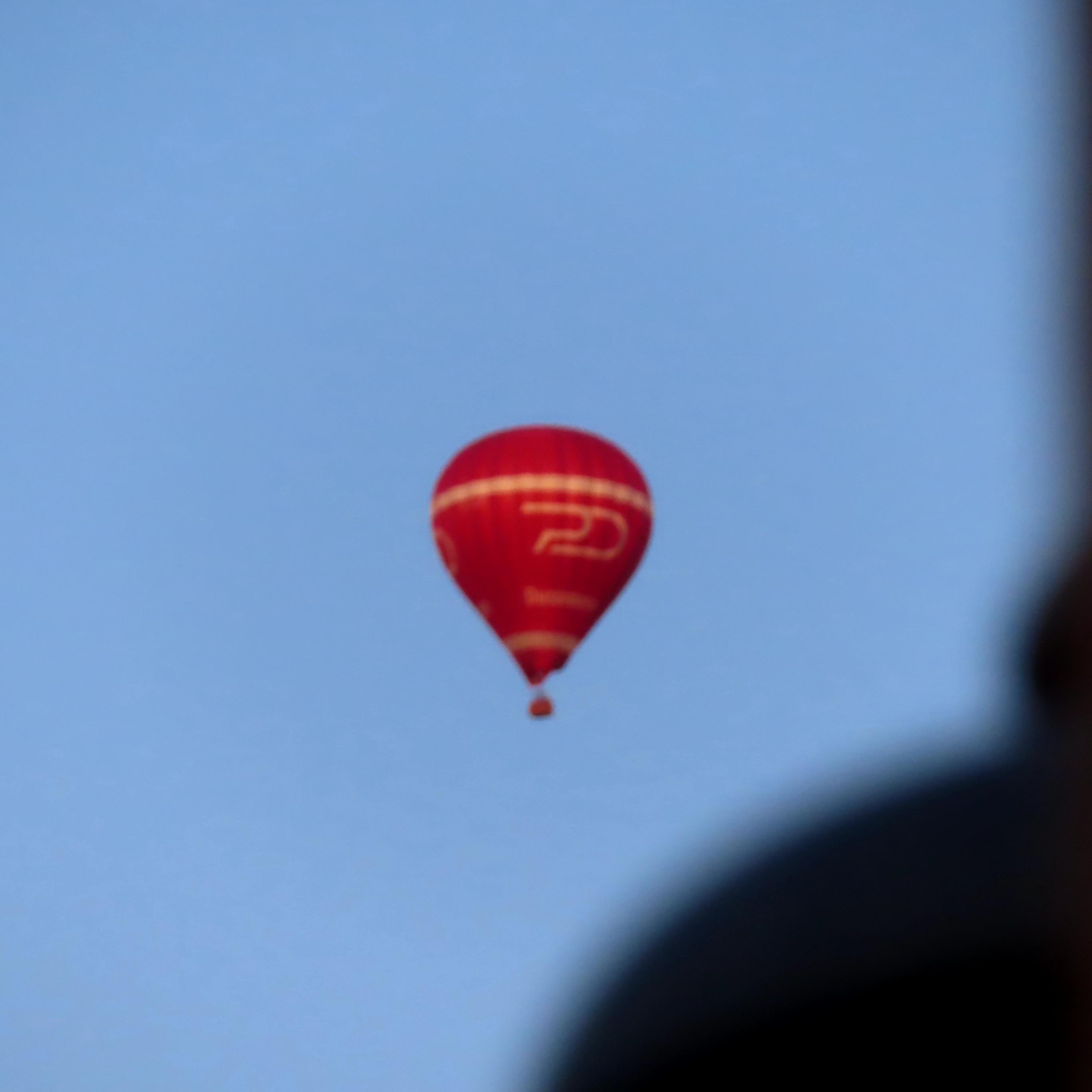 Roter Heißluftballon